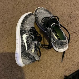 Nike running sneakers 6(kids) black & white